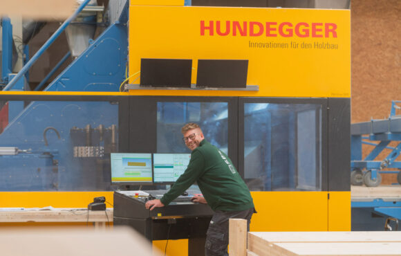 Neue Hundegger Plattenbearbeitungsmaschine  